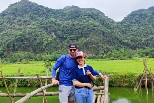 Crucero de lujo con balcón en la bahía de Lan Ha: bici, kayak, comidas