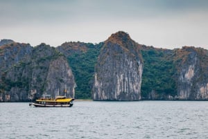 Cat Ba: Lan Ha & Ha Long Bay Kayak & Snorkel Boat Tour
