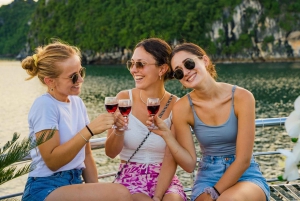 Hanoi: 2-Day Ha Long and Lan Ha Bay Cruise with Kayaking