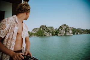 Hanoi: 2-Day Ha Long and Lan Ha Bay Cruise with Kayaking