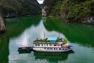 Hanoi: 2-Day Ha Long and Lan Ha Bay Cruise with Kayaking