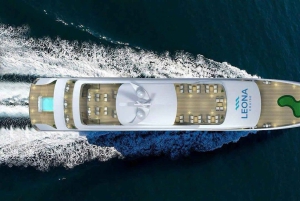 Leona 5 stars cruise explores Ha Long Bay extremely safely