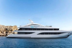 Leona 5 stars cruise explores Ha Long Bay extremely safely