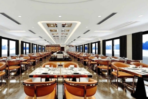 Leona 5 stars cruise explores Ha Long Bay extremely safely