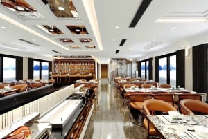 Leona 5 stars cruise explores Ha Long Bay extremely safely