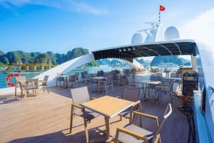 Leona 5 stars cruise explores Ha Long Bay extremely safely