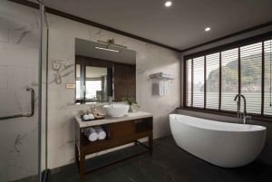 豪華2日間5つ星クルーズ：バルコニー＆バスタブキャビン、カヤック