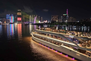 Jantar de luxo a bordo do Cruzeiro Elite no rio Saigon