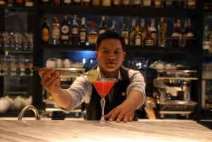 Jantar de luxo a bordo do Cruzeiro Elite no rio Saigon