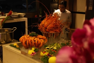 Jantar de luxo a bordo do Cruzeiro Elite no rio Saigon