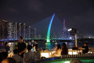 Jantar de luxo a bordo do Cruzeiro Elite no rio Saigon