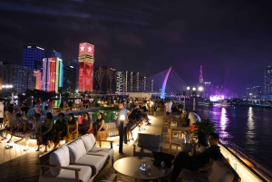 Jantar de luxo a bordo do Cruzeiro Elite no rio Saigon