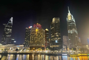 Jantar de luxo a bordo do Cruzeiro Elite no rio Saigon