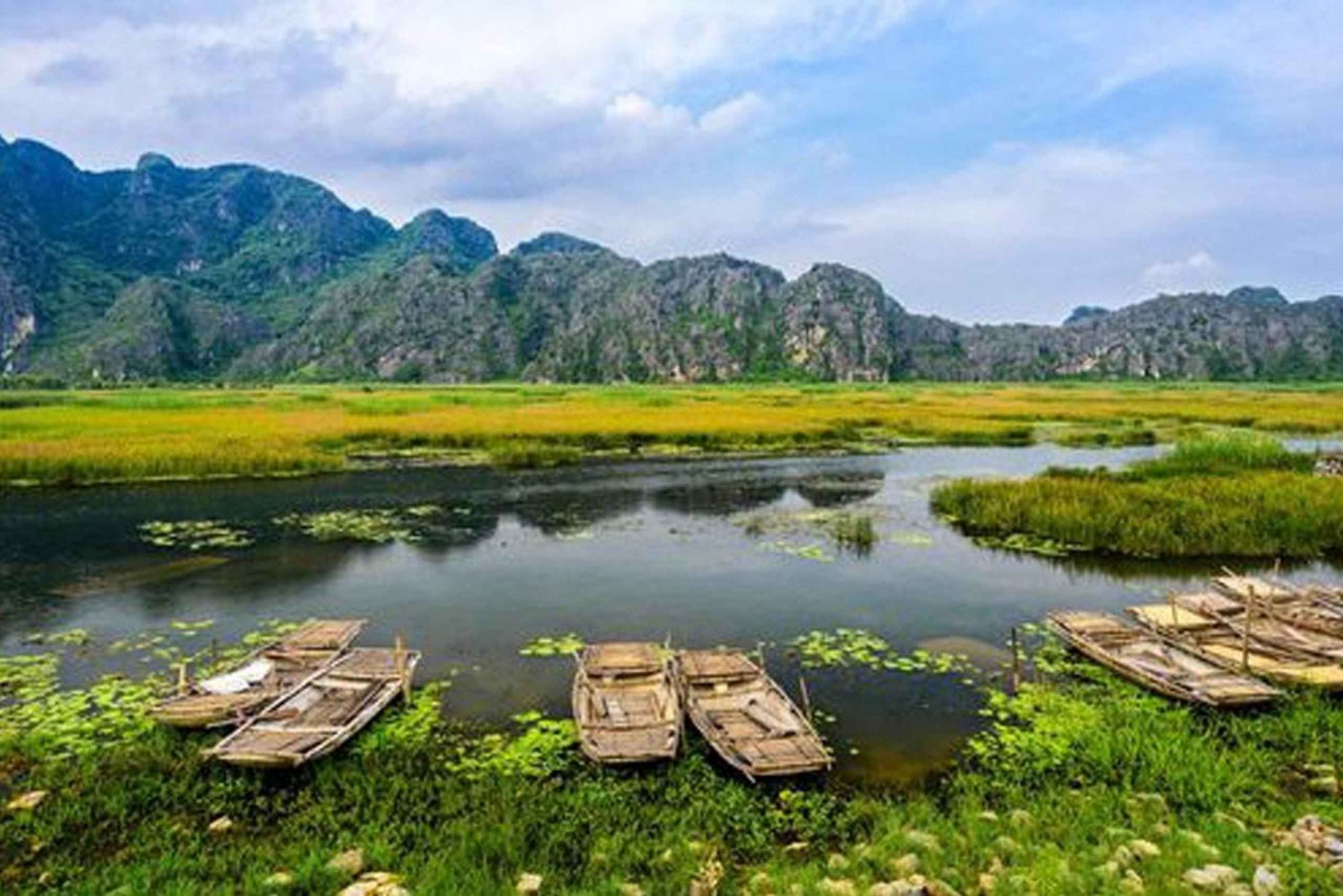 Luxe Tour Hoa Lu-Tam Coc-Mua Cave Limo Bus-Buffet Lunch