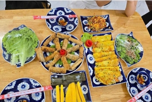 Market Tour, Basket Boat Ride & Cooking Class by Hangcoconut