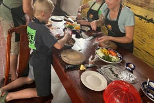 Market Tour, Basket Boat Ride & Cooking Class by Hangcoconut