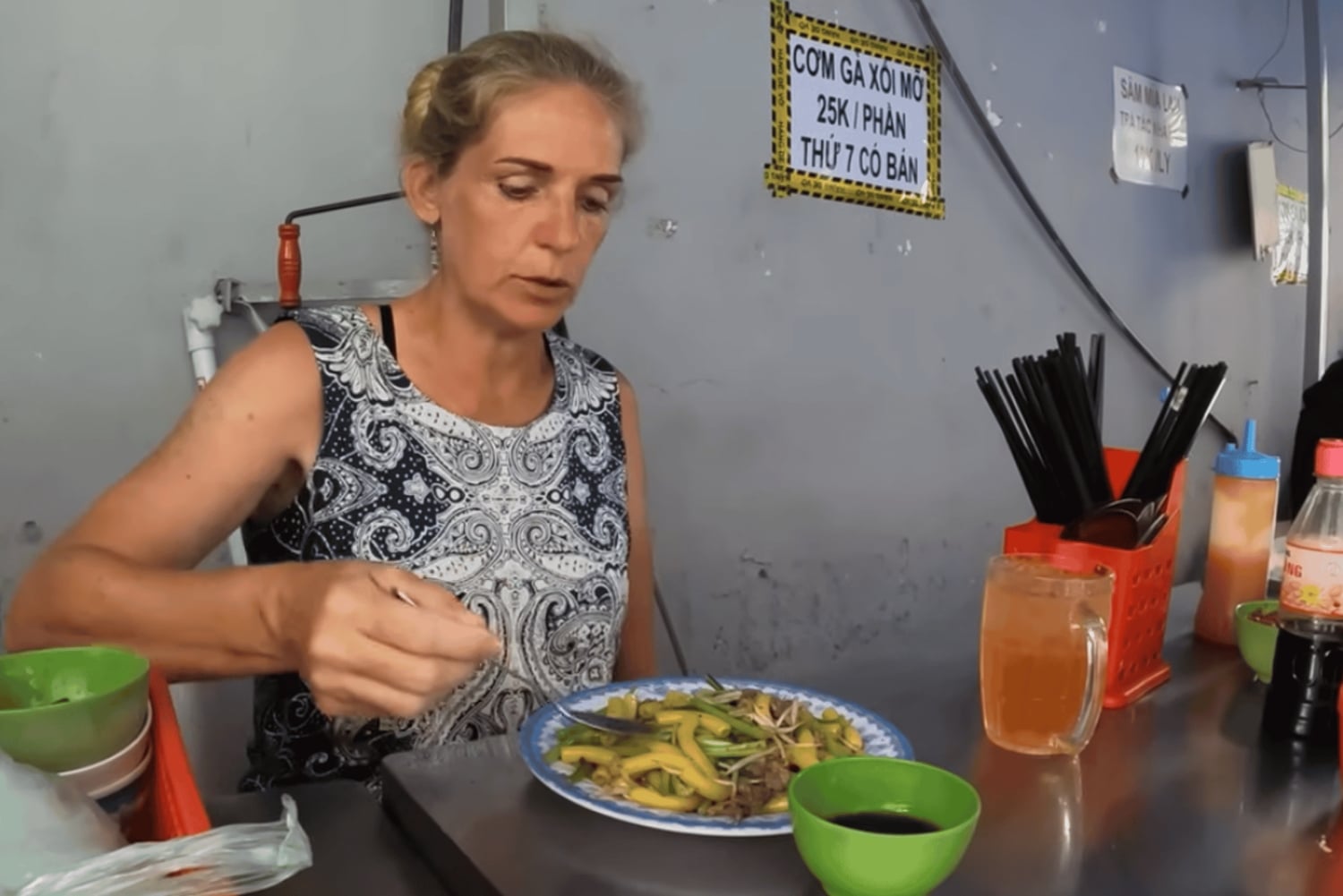 Hanói por la mañana: desayuno tradicional y café con huevo