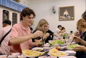 Hanói por la mañana: desayuno tradicional y café con huevo
