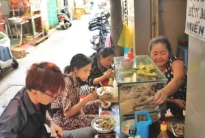 Hanói por la mañana: desayuno tradicional y café con huevo