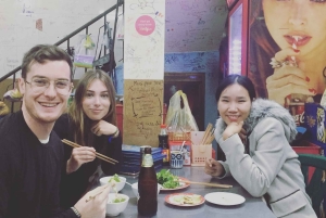 Tour gastronómico de mota em Hue com presentes locais