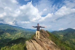 Mu Cang Chai: 2-Day Motorbike Tour to Sapa with Homestay