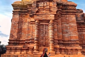 Mui Ne: Nui Neui: Paras päivä Ta Cu vuoristoköysiradalle ja makaavalle Buddhalle.
