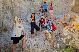 Mui Ne: Sand Dunes Jeep Tour with Friendly English Guide