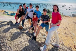 Mui Ne: Sand Dunes Jeep Tour with Friendly English Guide