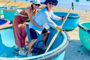 Mui Ne: Sand Dunes Jeep Tour with Friendly English Guide