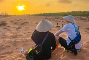 Mui Ne: Sand Dunes Jeep Tour with Friendly English Guide