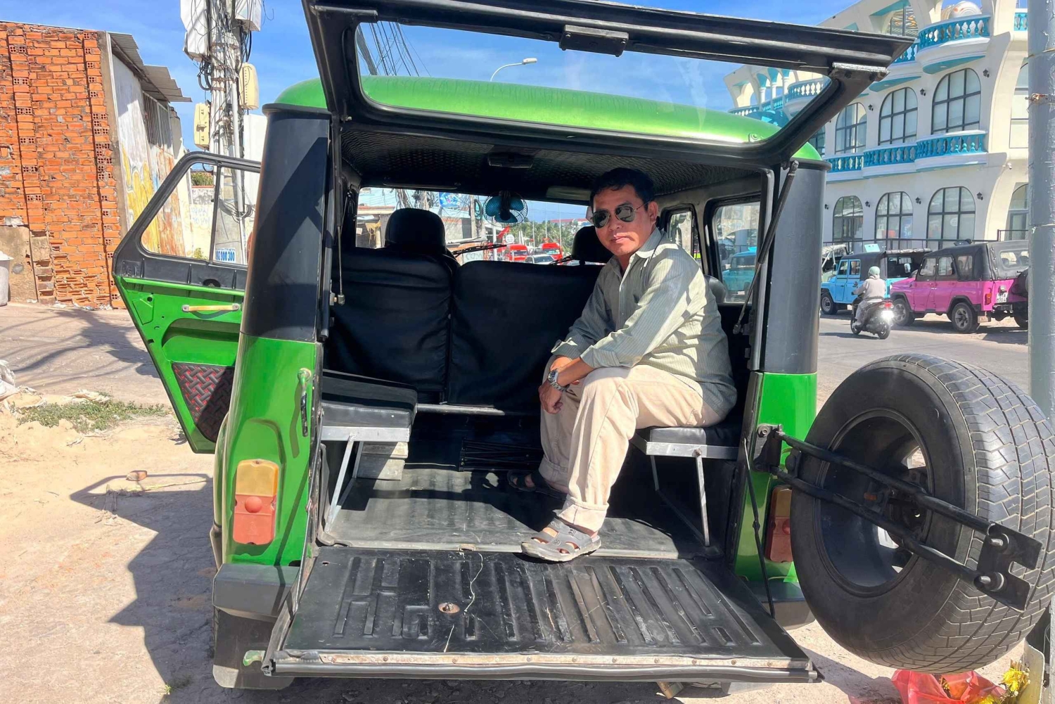 Mui Ne: Sunrise or Sunset Jeep Tour & Quad Bike With Driver