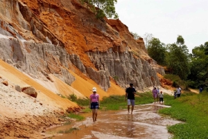 Mui Ne: Jeep-tur vid soluppgång och solnedgång med röda sanddyner