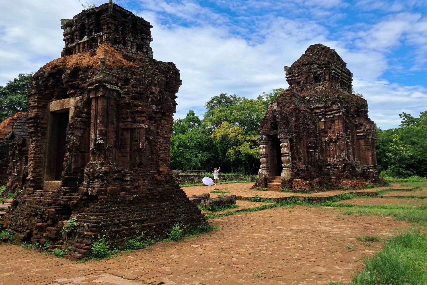 Hoi An: Santuario de My Son W Guía , Espectáculo Champa, Barco y Almuerzo