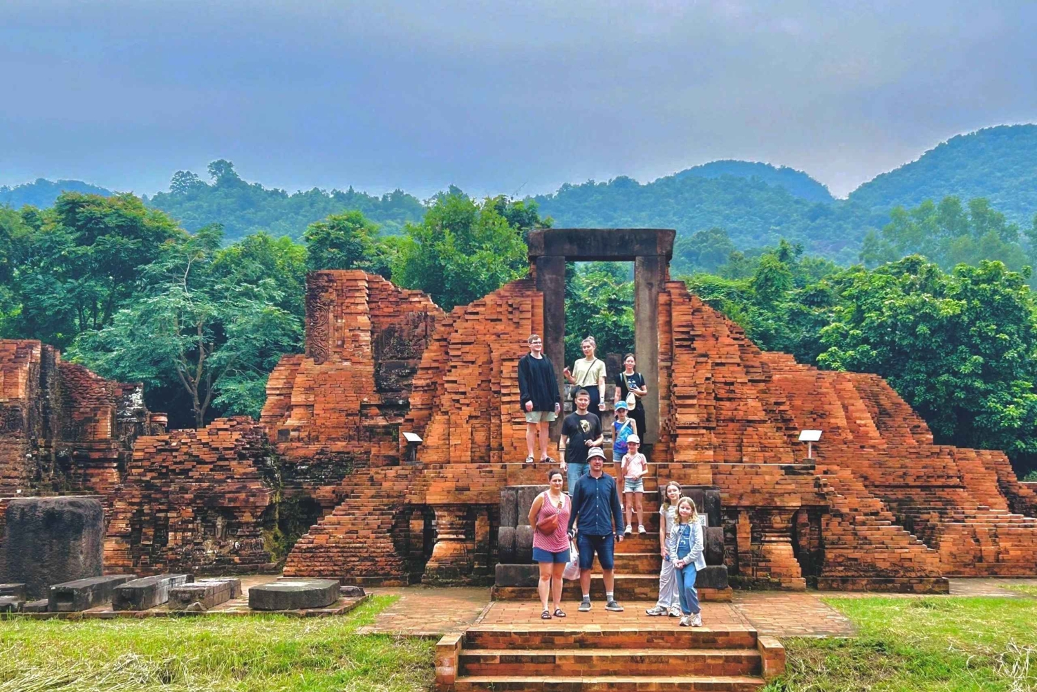 Tour guidato del Santuario di My Son con giro in barca (tour pomeridiano)