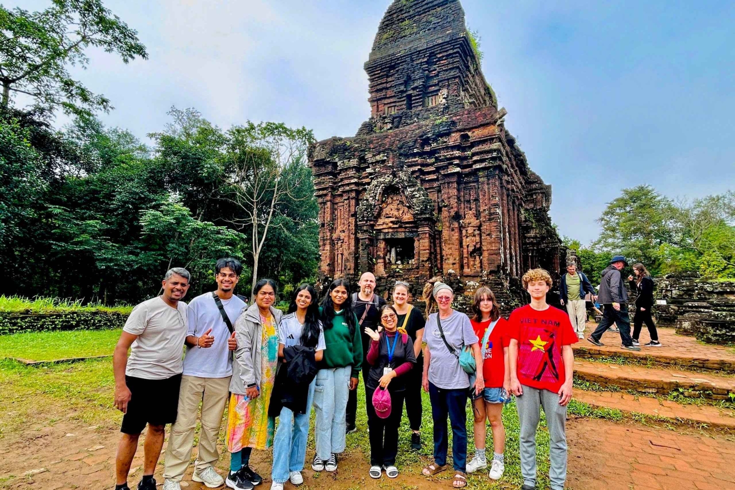 Tour guidato del Santuario di My Son con giro in barca (tour pomeridiano)