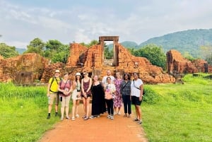 Tour guidato del Santuario di My Son con giro in barca (tour pomeridiano)