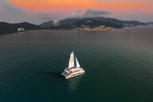 Bahía de Nha Trang: Escapada en velero al atardecer con el yate Nemo