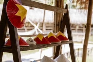 Nha Trang: taller de pintura de sombreros cónicos