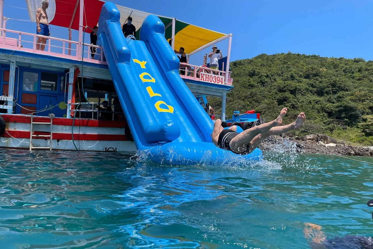 Nha Trang: mergulho com snorkel em recifes de coral e festa em bar flutuante