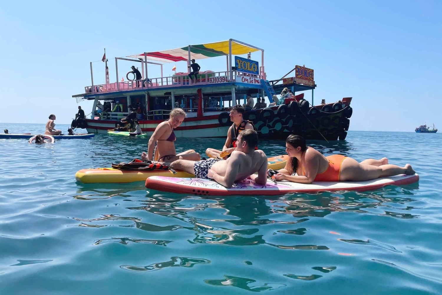Nha Trang: mergulho com snorkel em recifes de coral e festa em bar flutuante