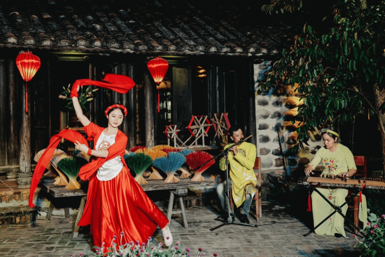 Nha Trang: Mat- och kulturupplevelse med folklig show