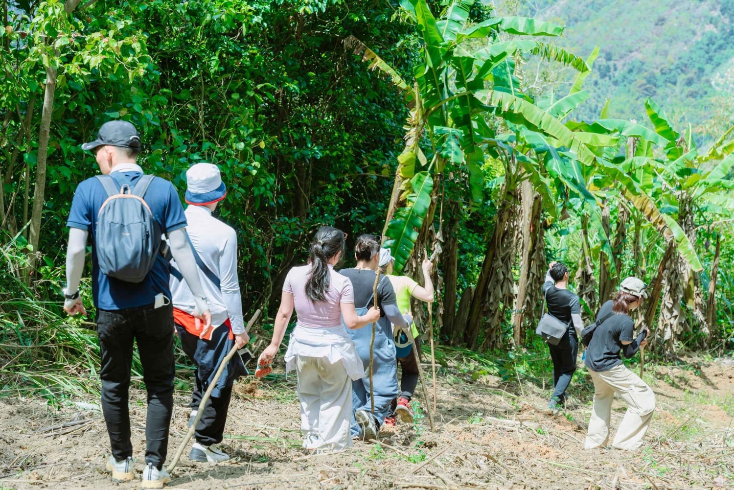 Nha Trang: Hon En Peak Hike & Paragliding Experience