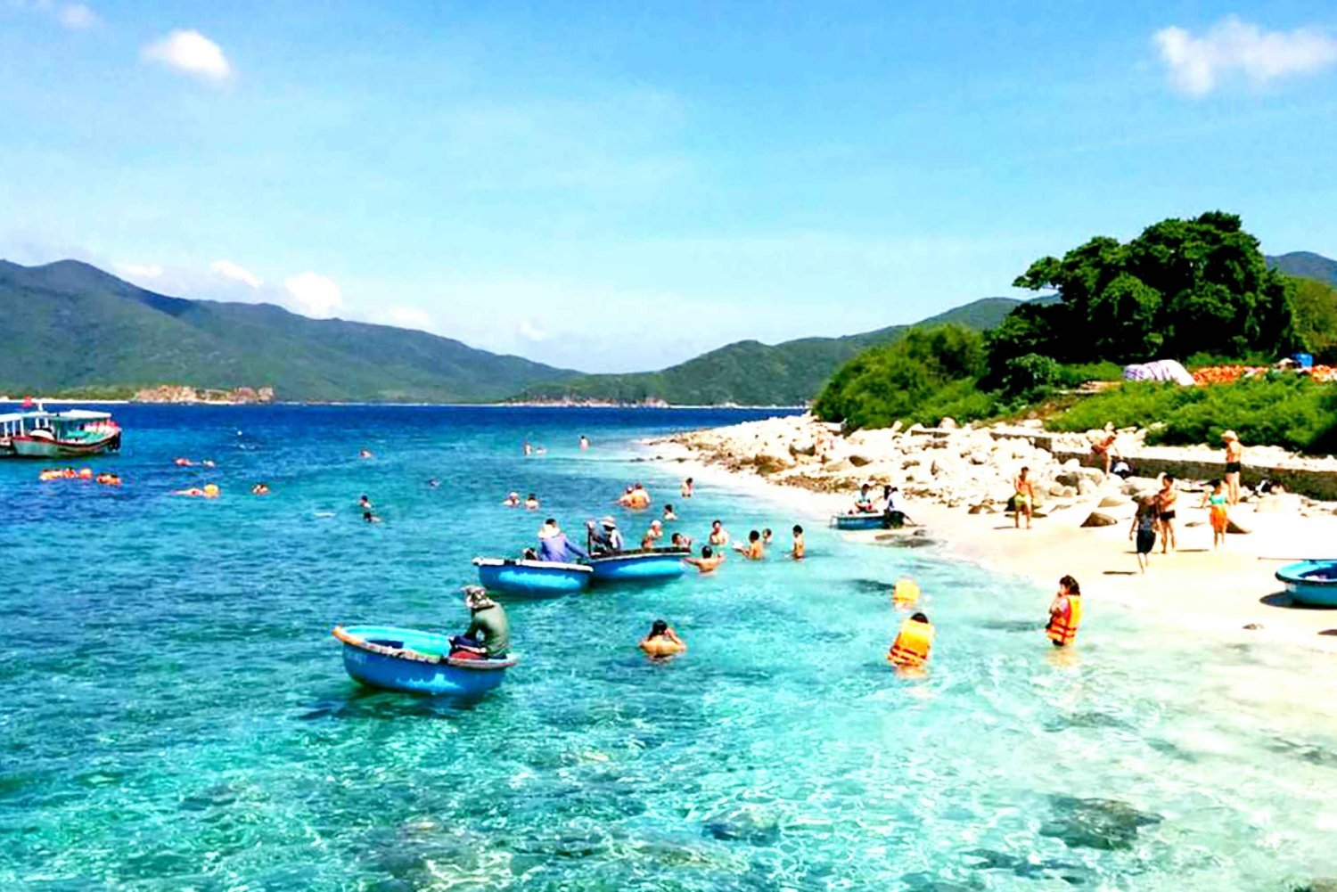 Nha Trang: Islands Tour and Snorkeling