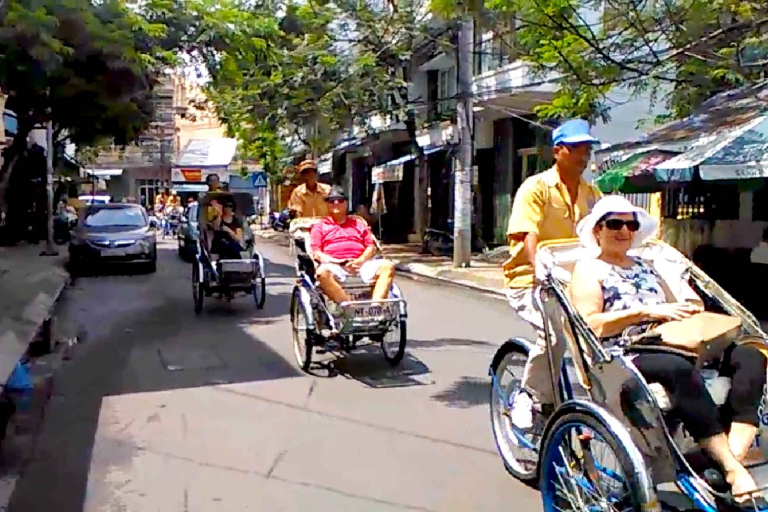 Nha Trang: Night Tour by Rickshaw with Duca Show