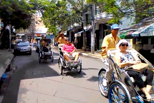 Nha Trang: Night Tour by Rickshaw with Galina Dream Show