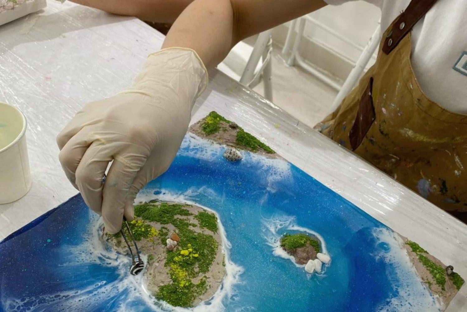 Nha Trang: Warsztaty sztuki żywicznej z lokalnym artystą