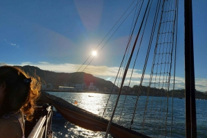 Nha Trang: Romantic Sunset Cocktails and Dinner Cruise