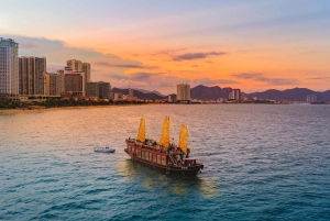 Nha Trang: Romantic Sunset Cocktails and Dinner Cruise