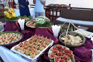 Nha Trang: Romantic Sunset Cocktails and Dinner Cruise