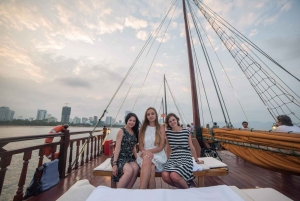 Nha Trang: Romantic Sunset Cocktails and Dinner Cruise